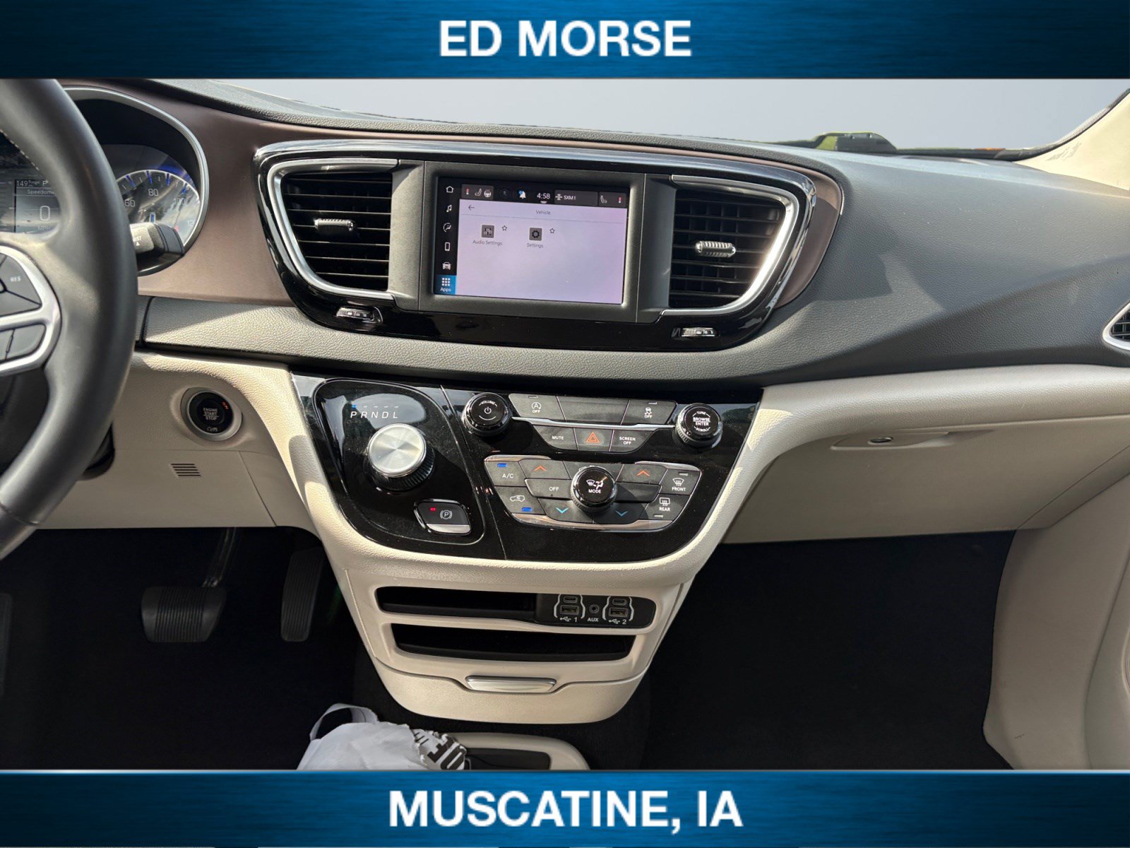Used 2023 Chrysler Voyager LX FWD image 15