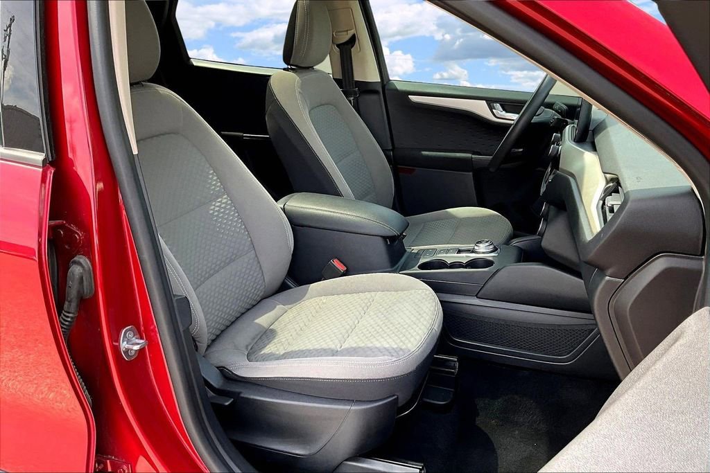 Used 2020 Ford Escape SE image 31