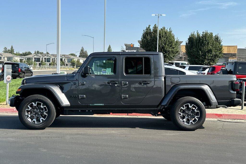 New 2026 Jeep Gladiator Sport AWD/4WD image 7