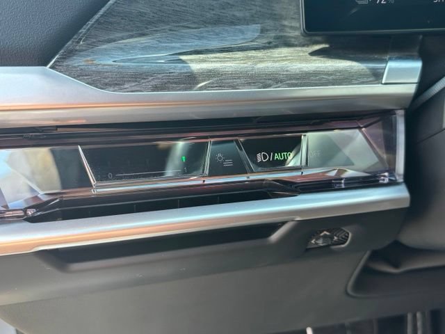 Used 2024 BMW i7 xDrive60 AWD/4WD image 16