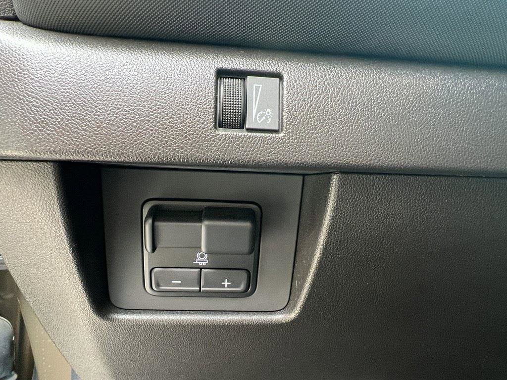 Used 2023 Chevrolet Colorado Z71 w/ Z71 Convenience Package 2 image 18