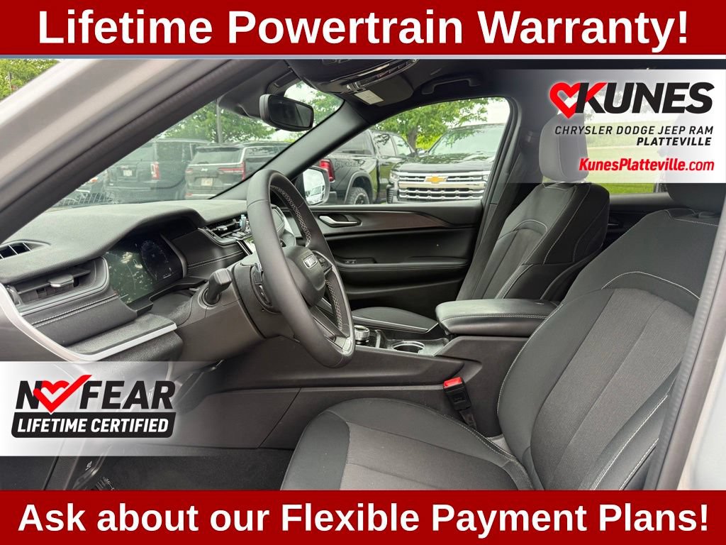 Used 2024 Jeep Grand Cherokee Laredo w/ Trailer Tow Package AWD/4WD image 15