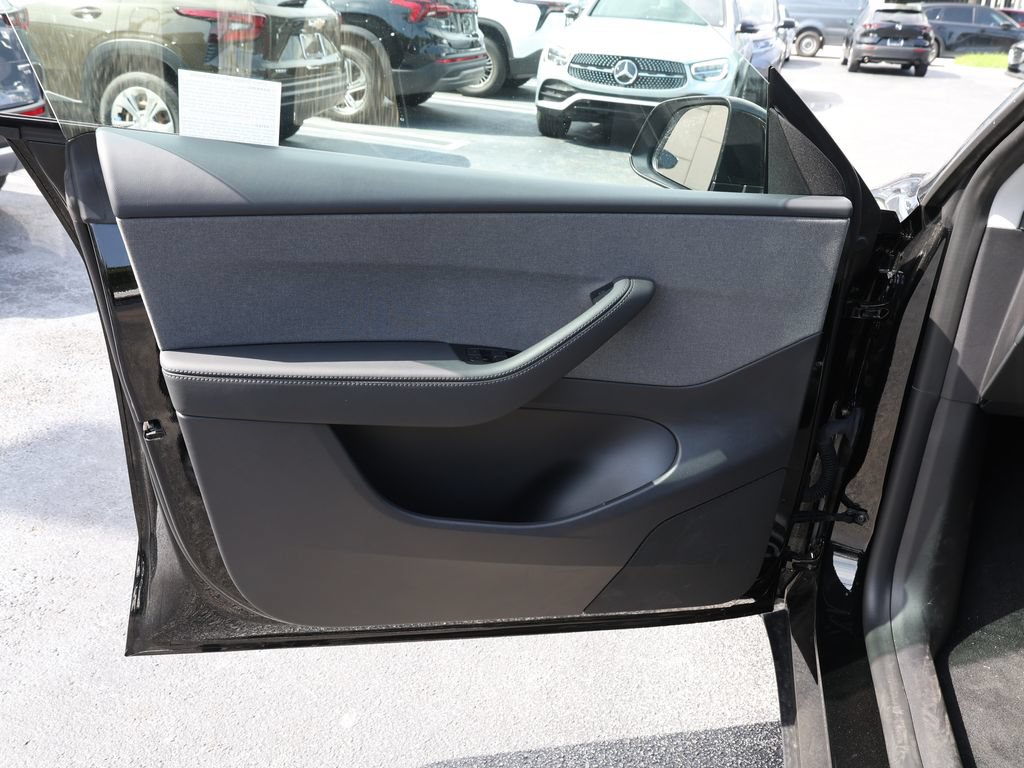 Used 2026 Tesla Model Y 2WD image 11
