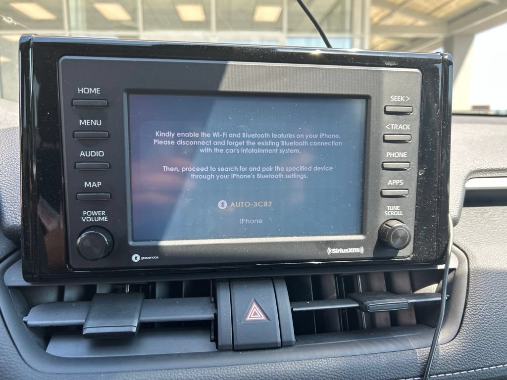 Used 2020 Toyota RAV4 XLE w/ Convenience Package FWD image 11