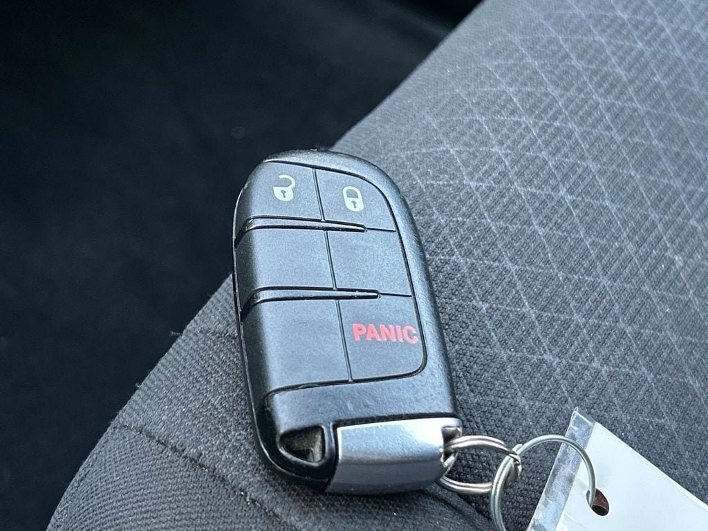 Used 2020 Jeep Grand Cherokee Laredo AWD/4WD image 33