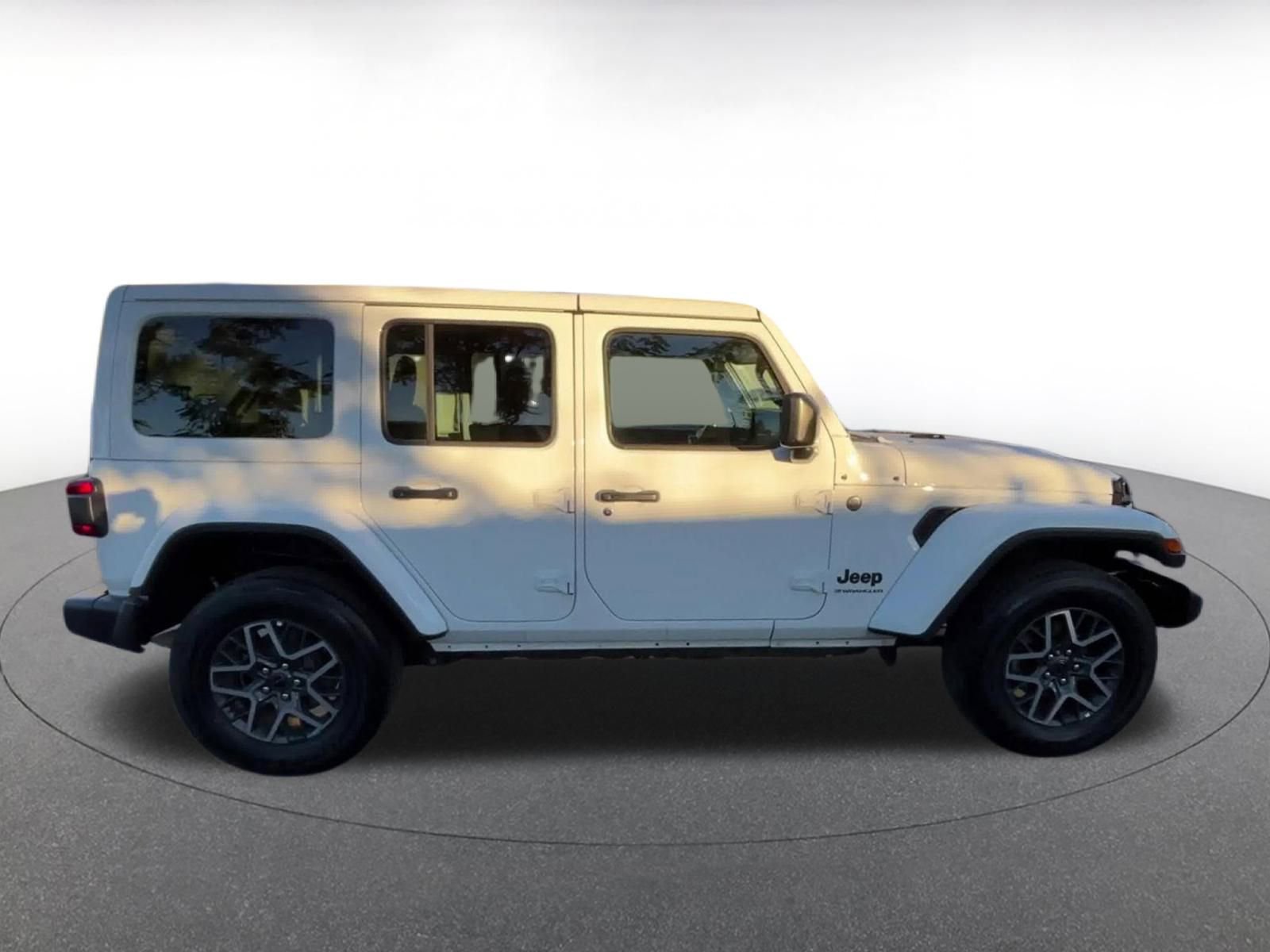 Used 2025 Jeep Wrangler Sahara image 16