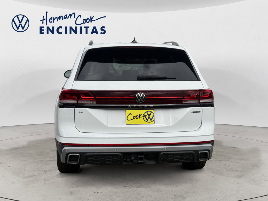 Certified 2025 Volkswagen Atlas Peak Edition SE AWD/4WD image 4