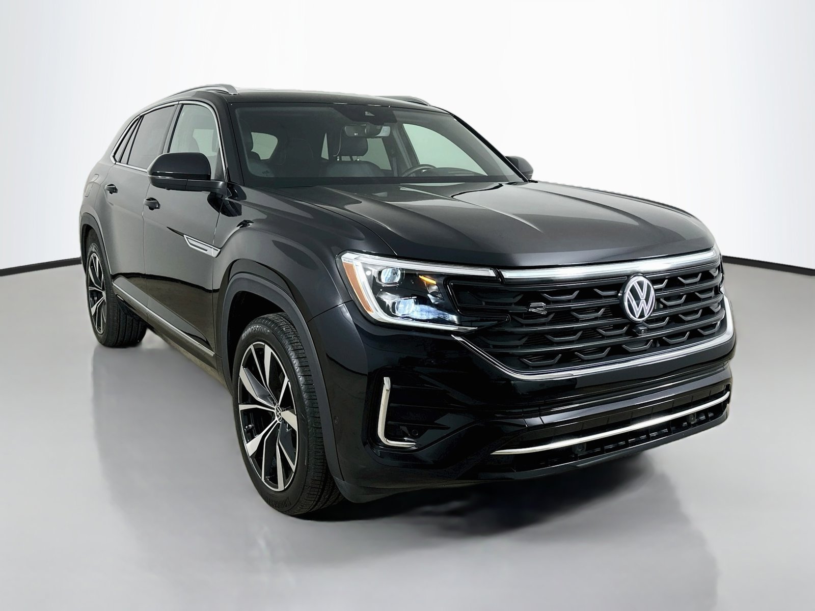 Certified 2026 Volkswagen Atlas Cross Sport SEL Premium R-Line AWD/4WD image 3