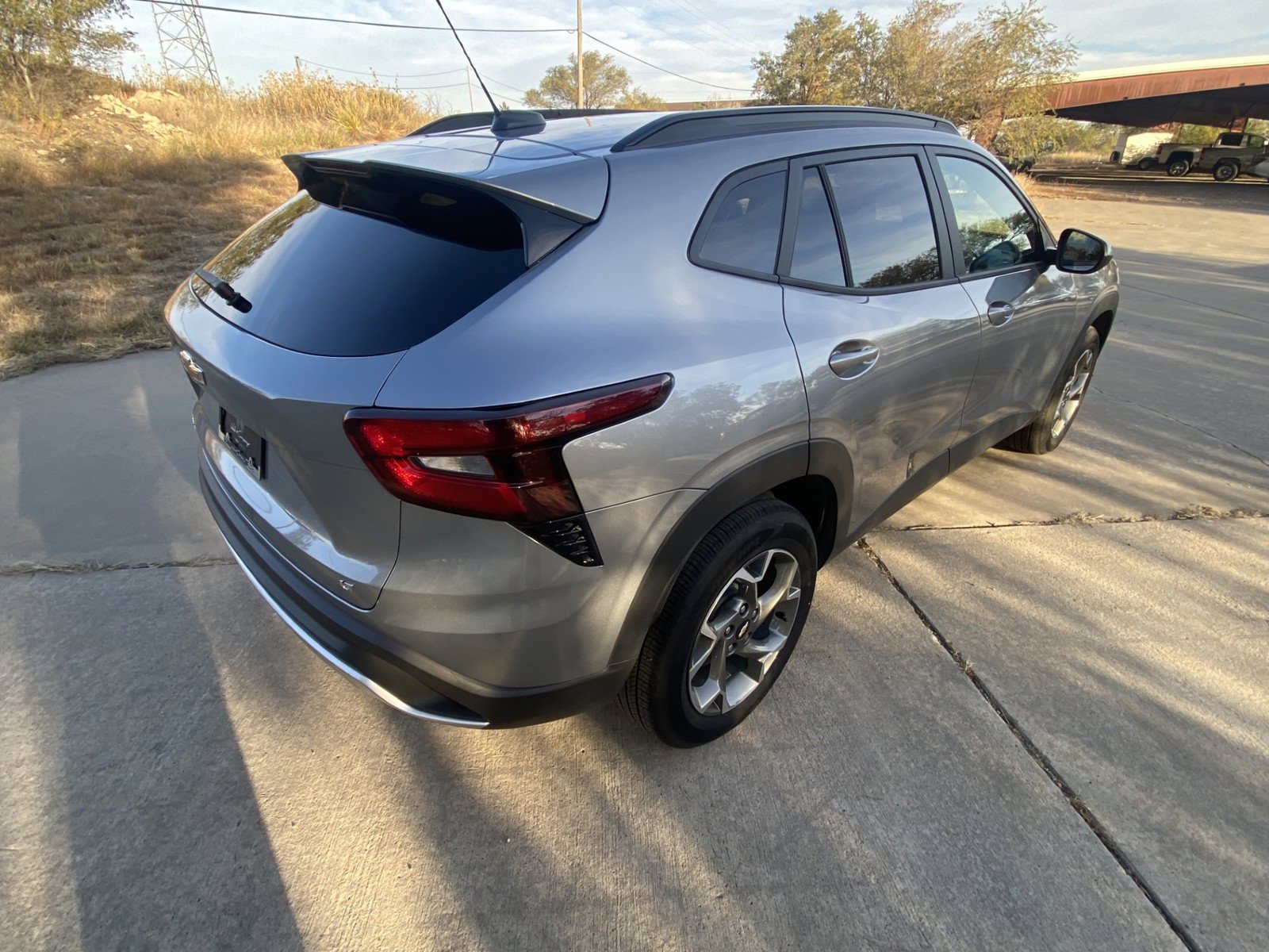 Used 2025 Chevrolet Trax LT w/ LT Convenience Package FWD image 7