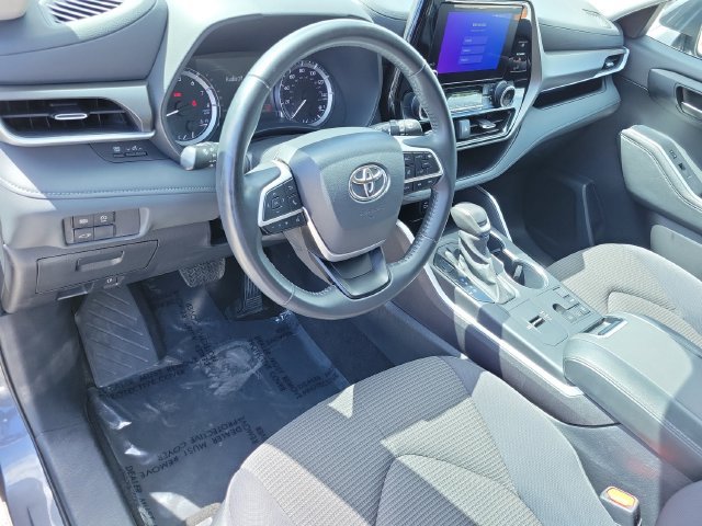 Used 2024 Toyota Highlander LE FWD image 18