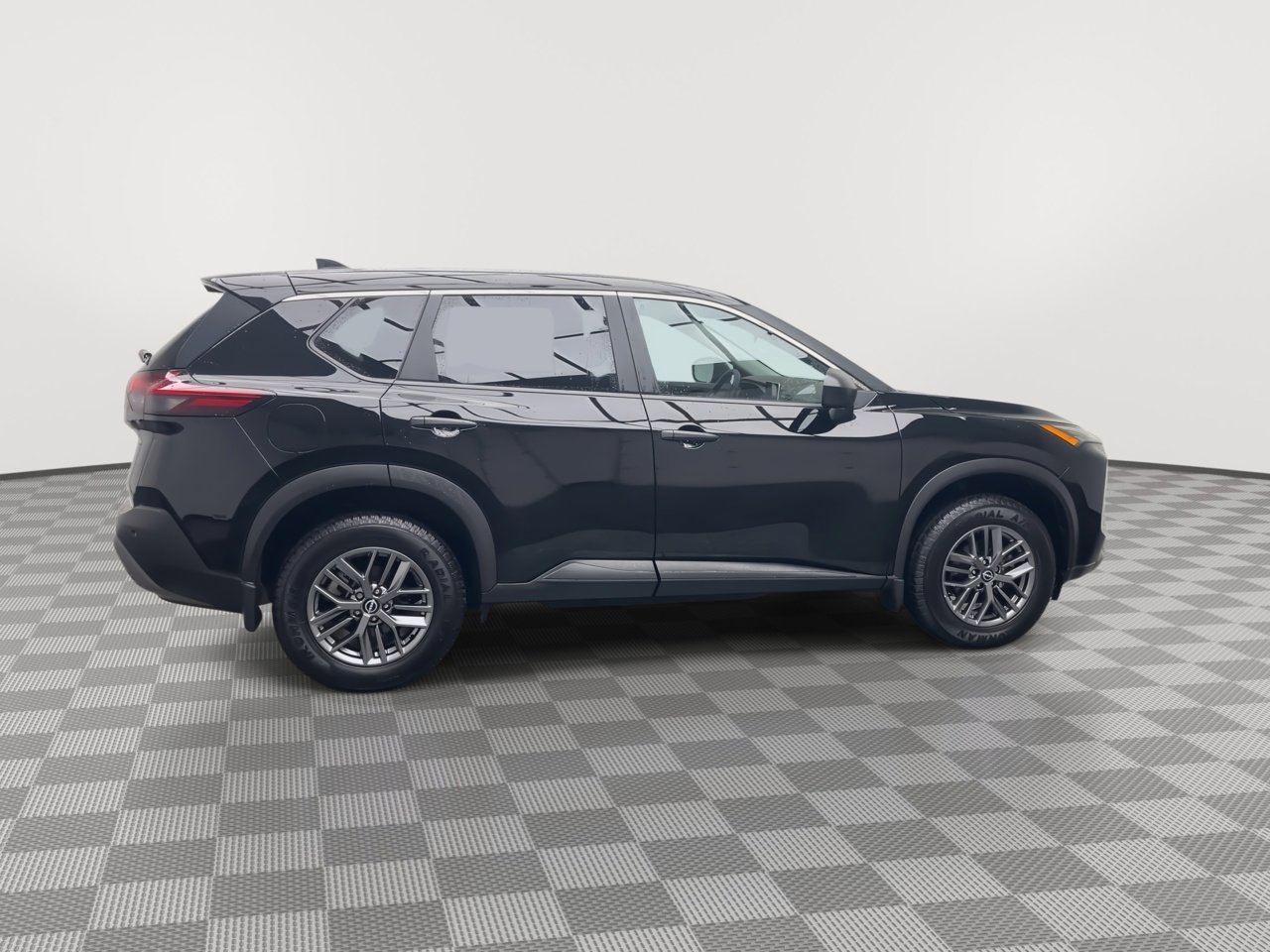 Used 2023 Nissan Rogue S image 31