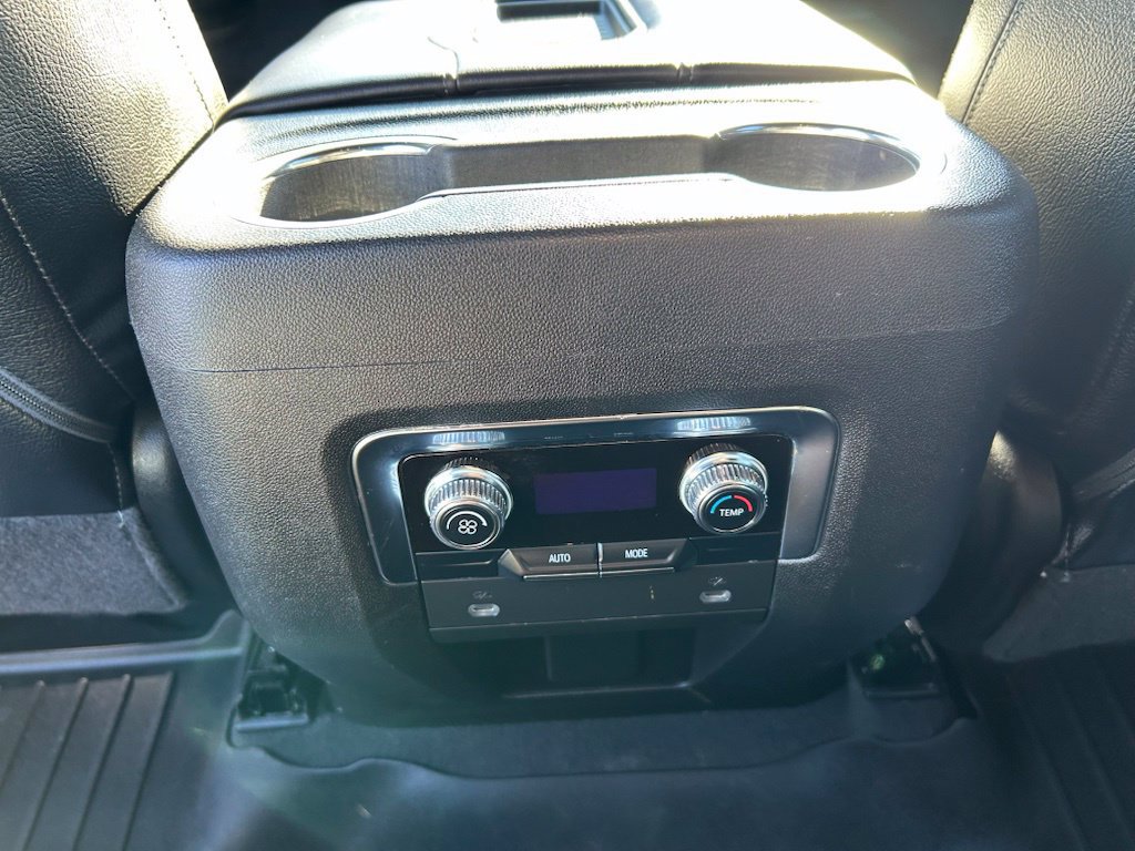Used 2023 GMC Yukon XL SLE AWD/4WD image 21