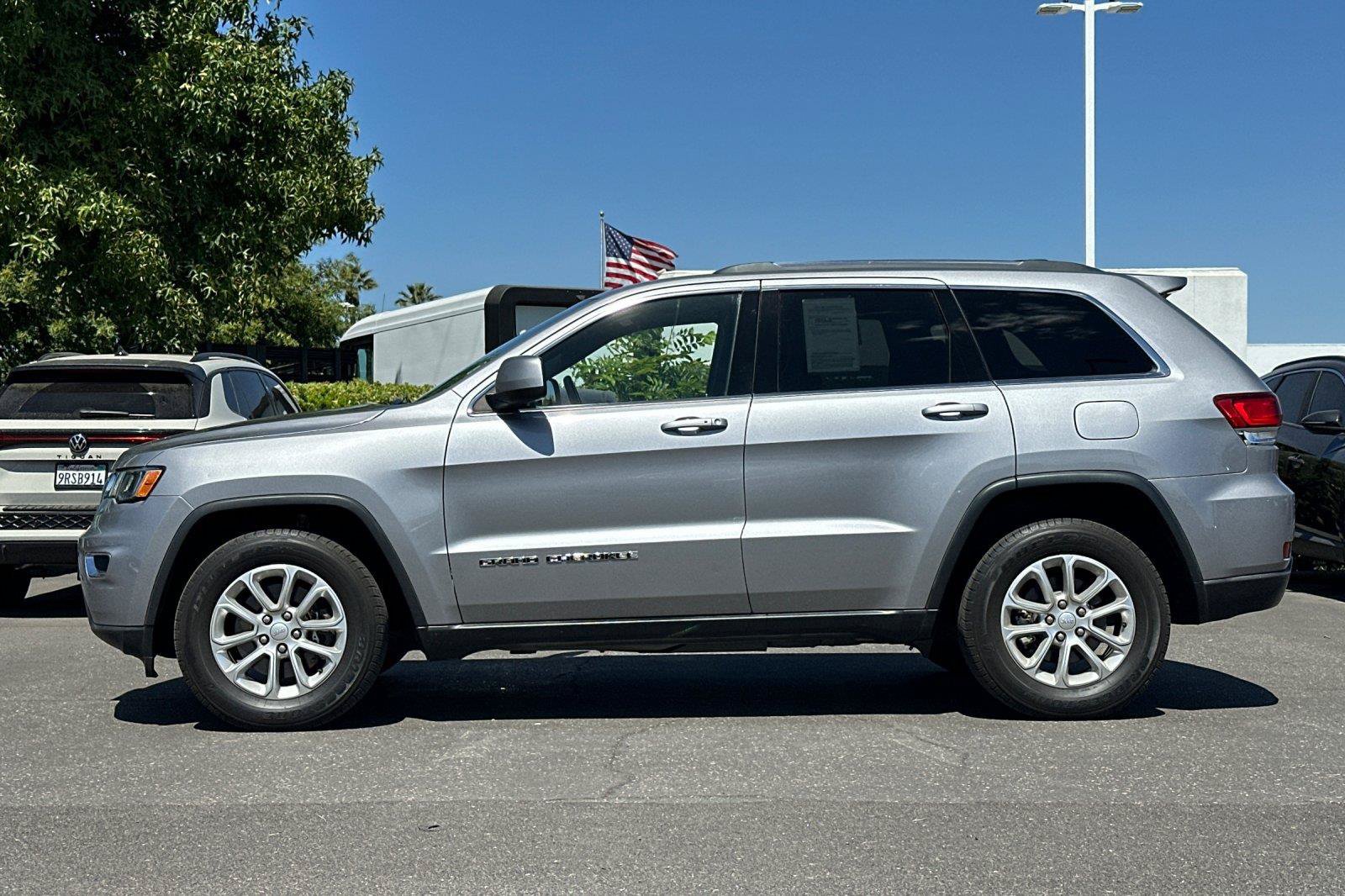 Used 2021 Jeep Grand Cherokee Laredo RWD image 7