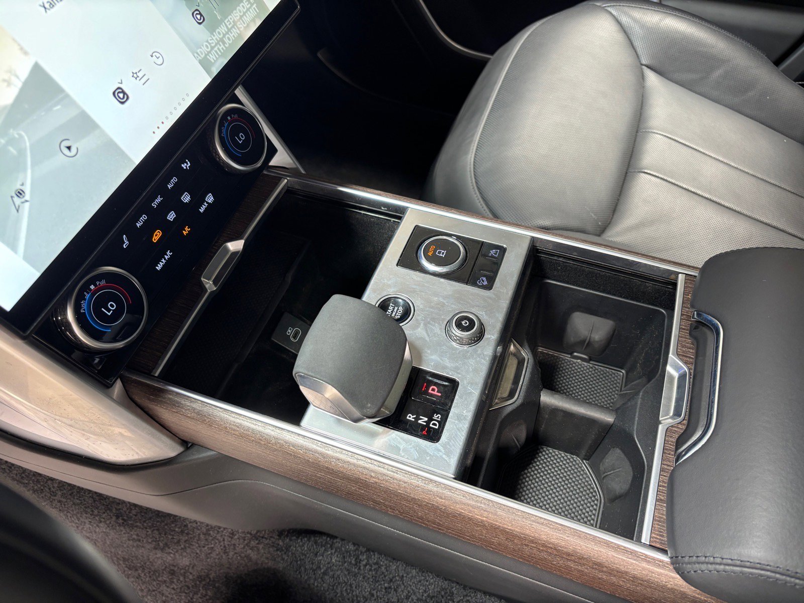 Used 2023 Land Rover Range Rover SE image 12