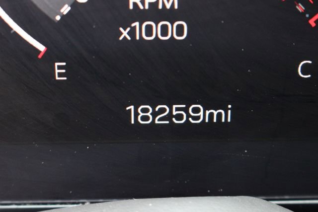 Used 2025 GMC Yukon Denali w/ Sun & Power Step Package image 17