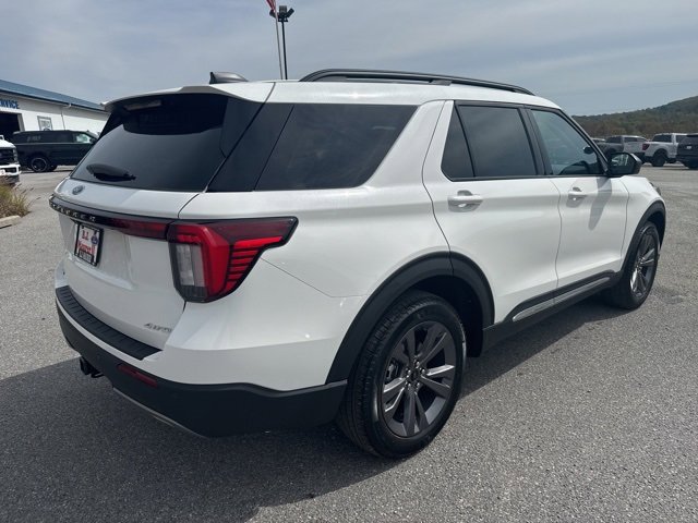 New 2025 Ford Explorer Active image 3