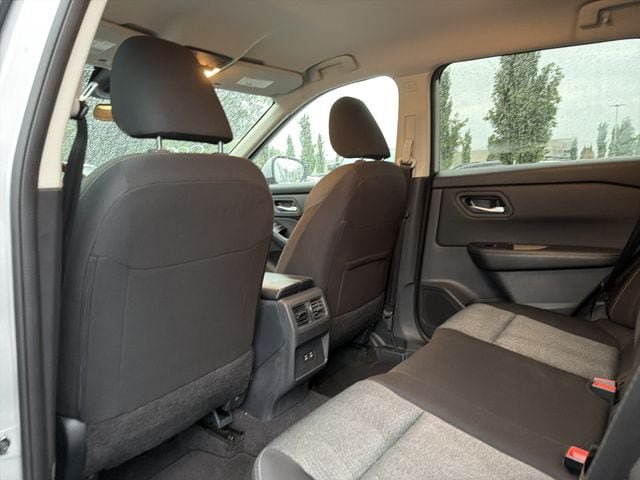 Used 2025 Nissan Rogue SV FWD image 8