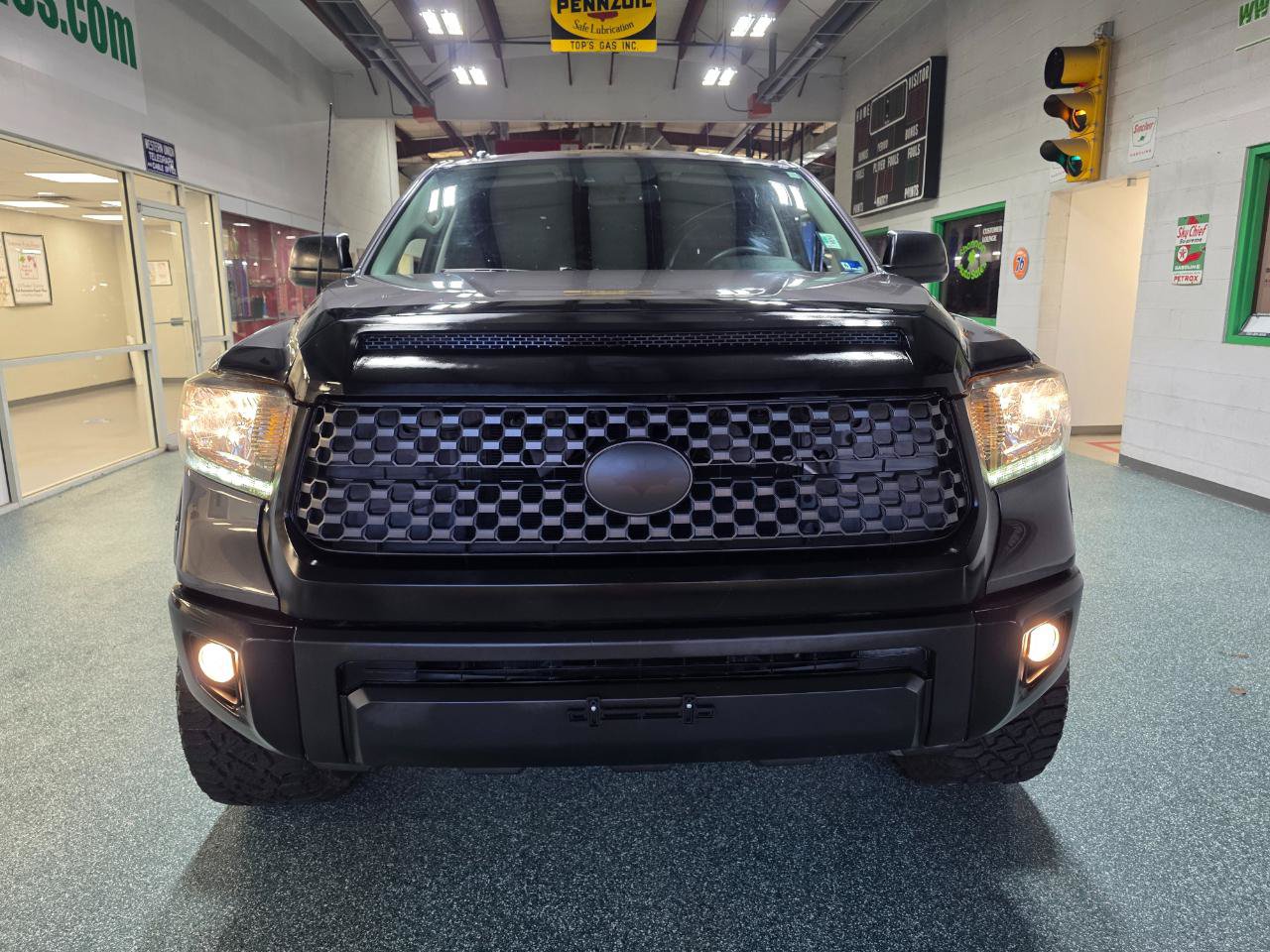 Used 2018 Toyota Tundra SR5 w/ SR5 Upgrade Package RWD image 3
