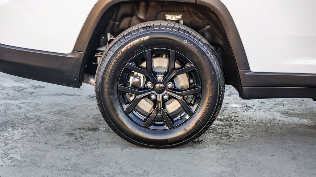 New 2025 Jeep Grand Cherokee L Altitude image 12