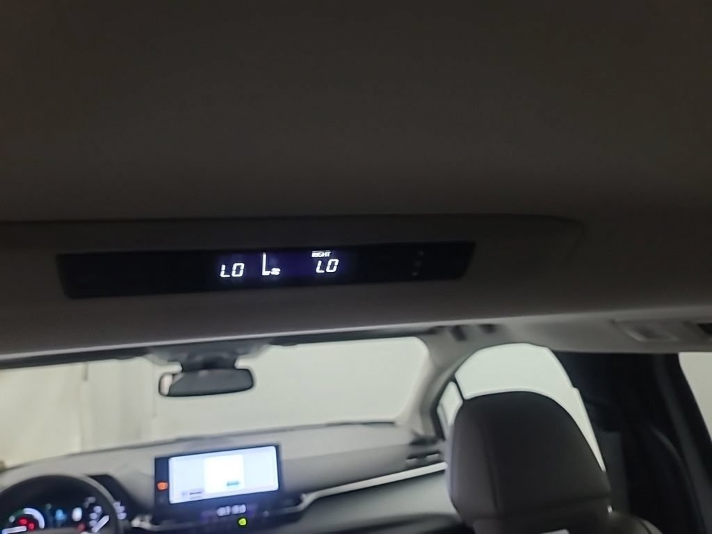 Used 2025 Toyota Sienna XLE FWD image 23