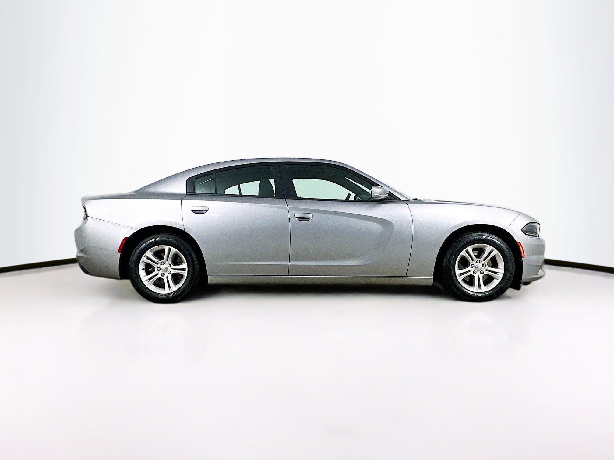 Used 2016 Dodge Charger SE w/ Popular Equipment Group RWD image 10