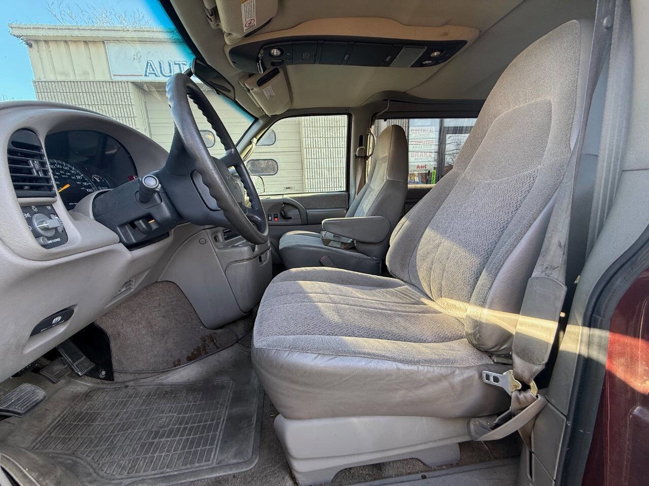 Used 2001 GMC Safari AWD image 10