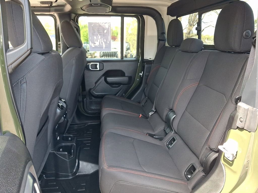 Used 2023 Jeep Gladiator Rubicon w/ Cold Weather Group AWD/4WD image 10