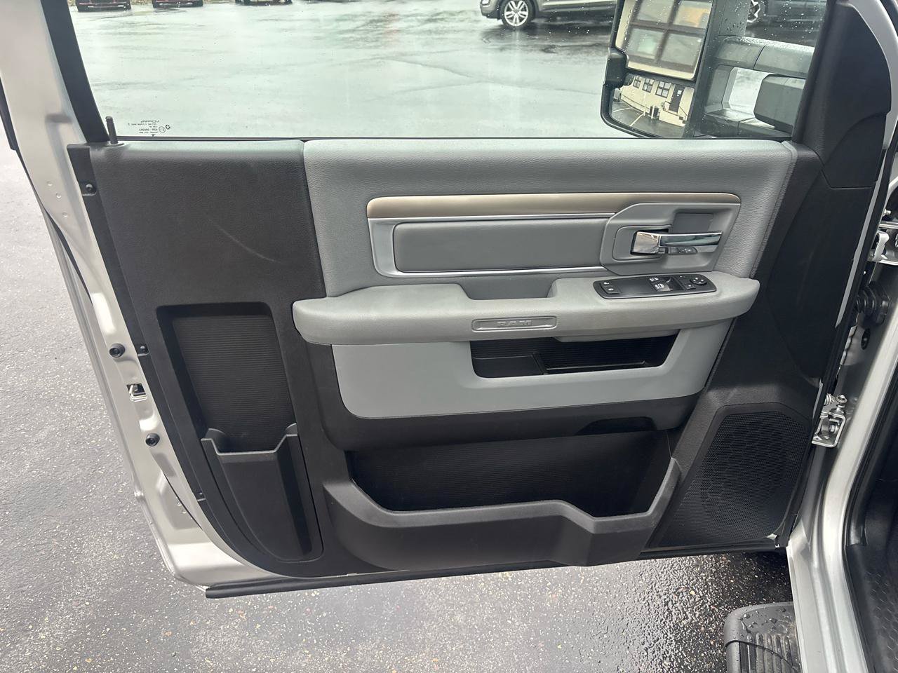 Used 2017 RAM 1500 ST AWD/4WD image 7