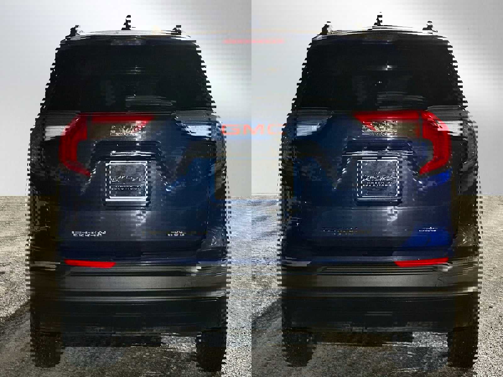 Used 2022 GMC Terrain SLE w/ Driver Convenience Package image 4