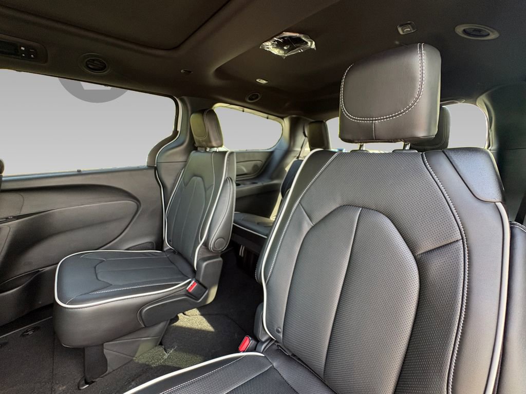 New 2026 Chrysler Pacifica Limited w/ Uconnect Theater Family Group image 3