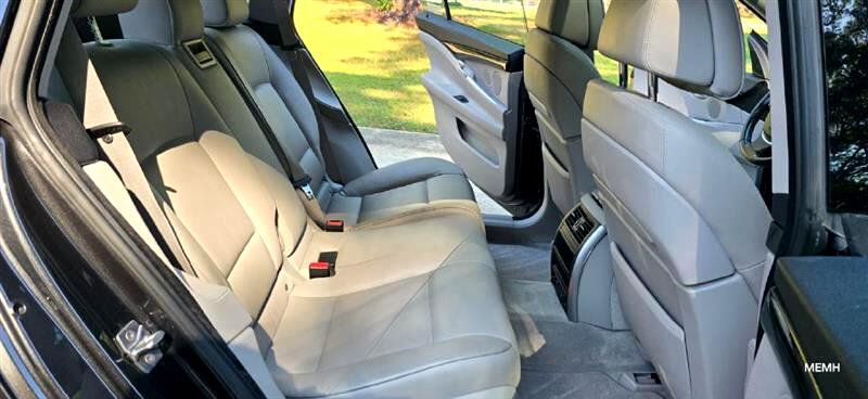 Used 2012 BMW 550i Gran Turismo w/ Driver Assistance Pkg image 12