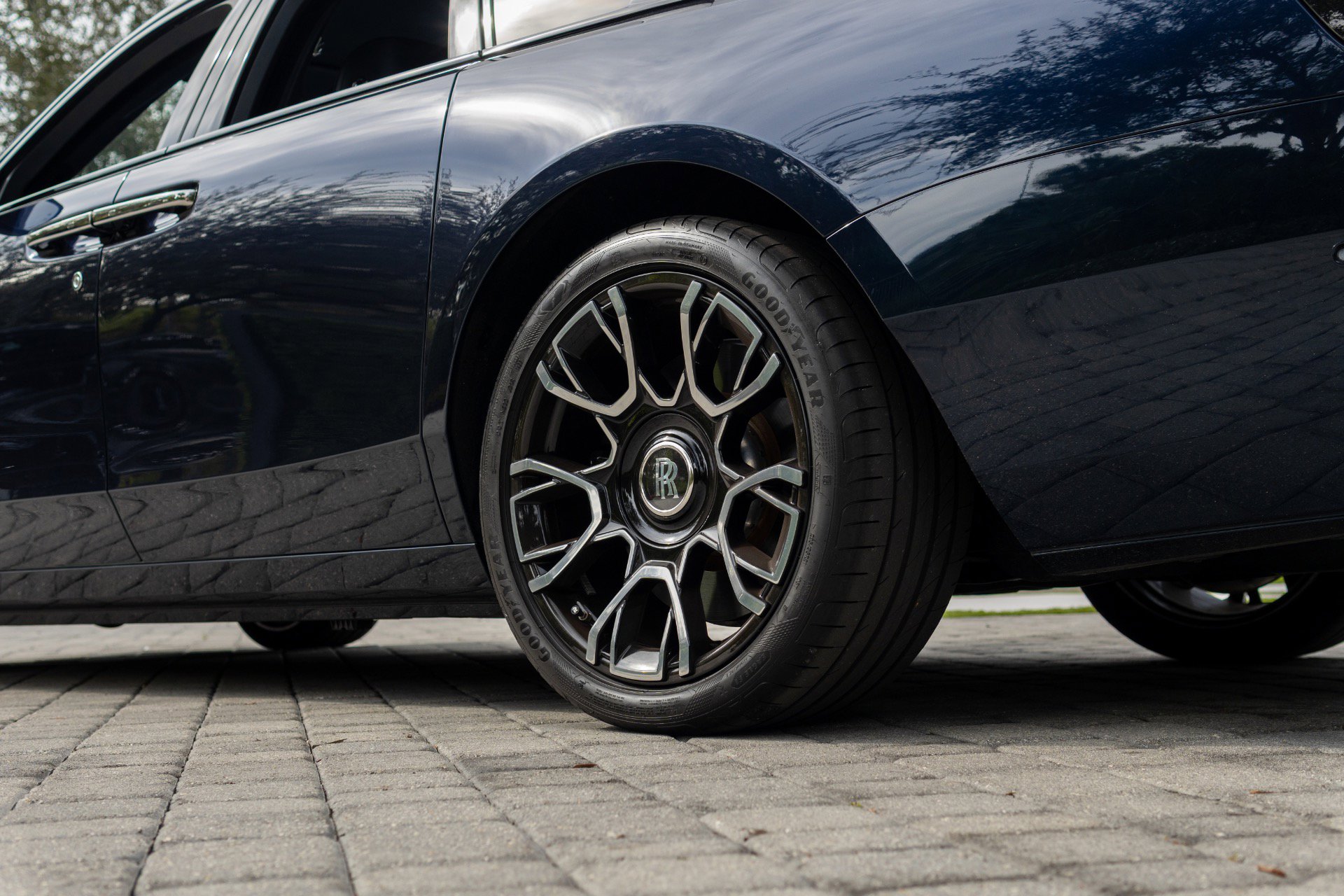 Used 2023 Rolls-Royce Ghost Black Badge w/ Black Badge Ghost Package image 18