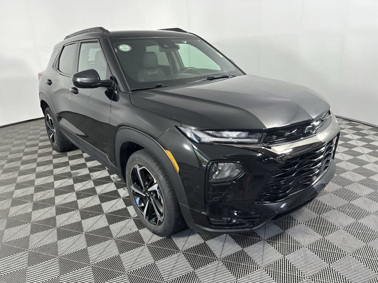 Used 2022 Chevrolet TrailBlazer RS FWD image 2
