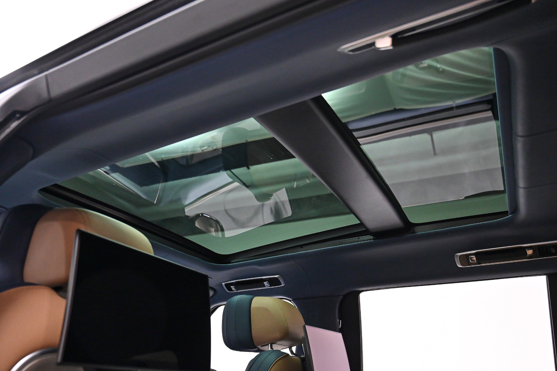 Used 2023 Land Rover Range Rover LWB SV Autobiography image 54