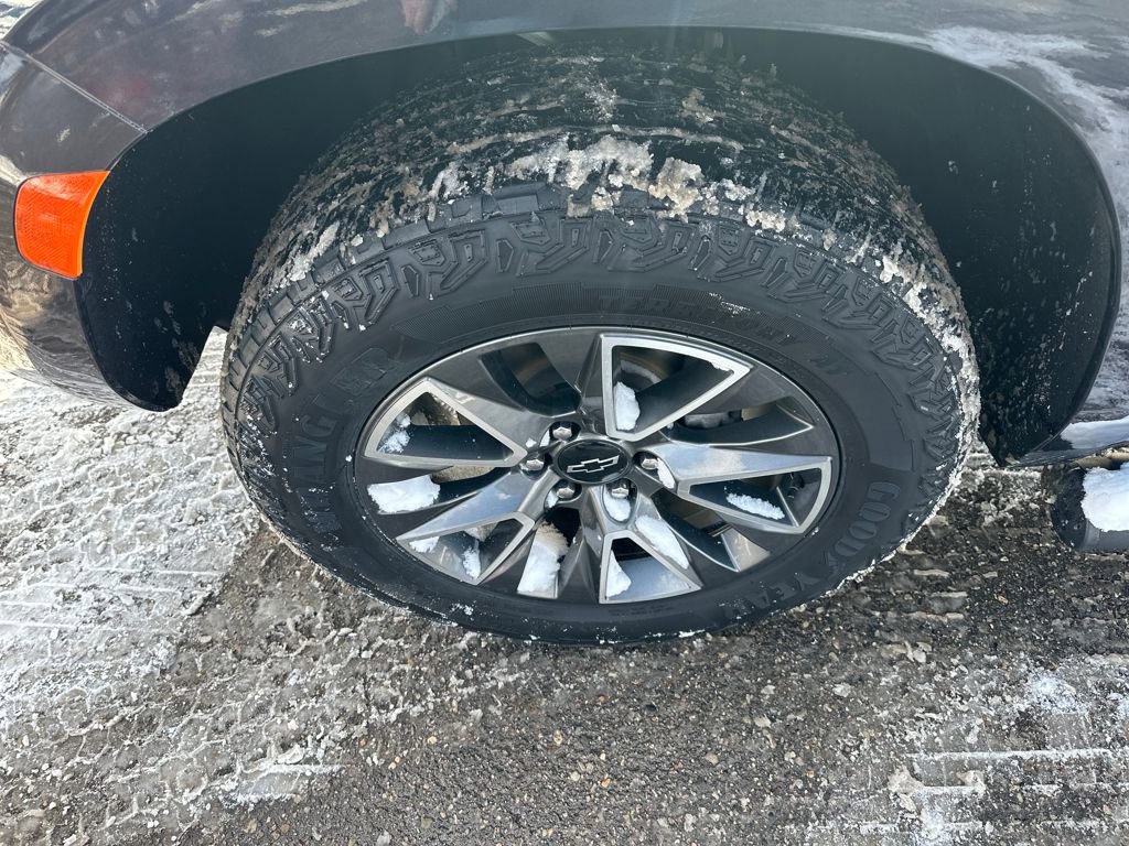 Used 2024 Chevrolet Tahoe Z71 w/ Luxury Package image 9