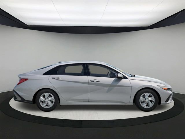 New 2026 Hyundai Elantra SE image 7