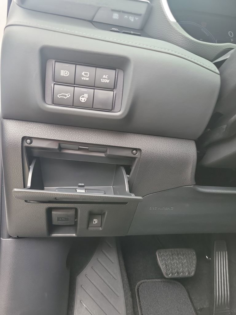 Certified 2026 Toyota Highlander Limited AWD/4WD image 35