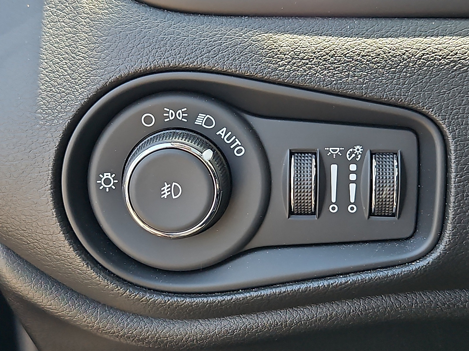 Used 2022 Jeep Renegade Limited w/ Sun, Sound & Wheels Group AWD/4WD image 26