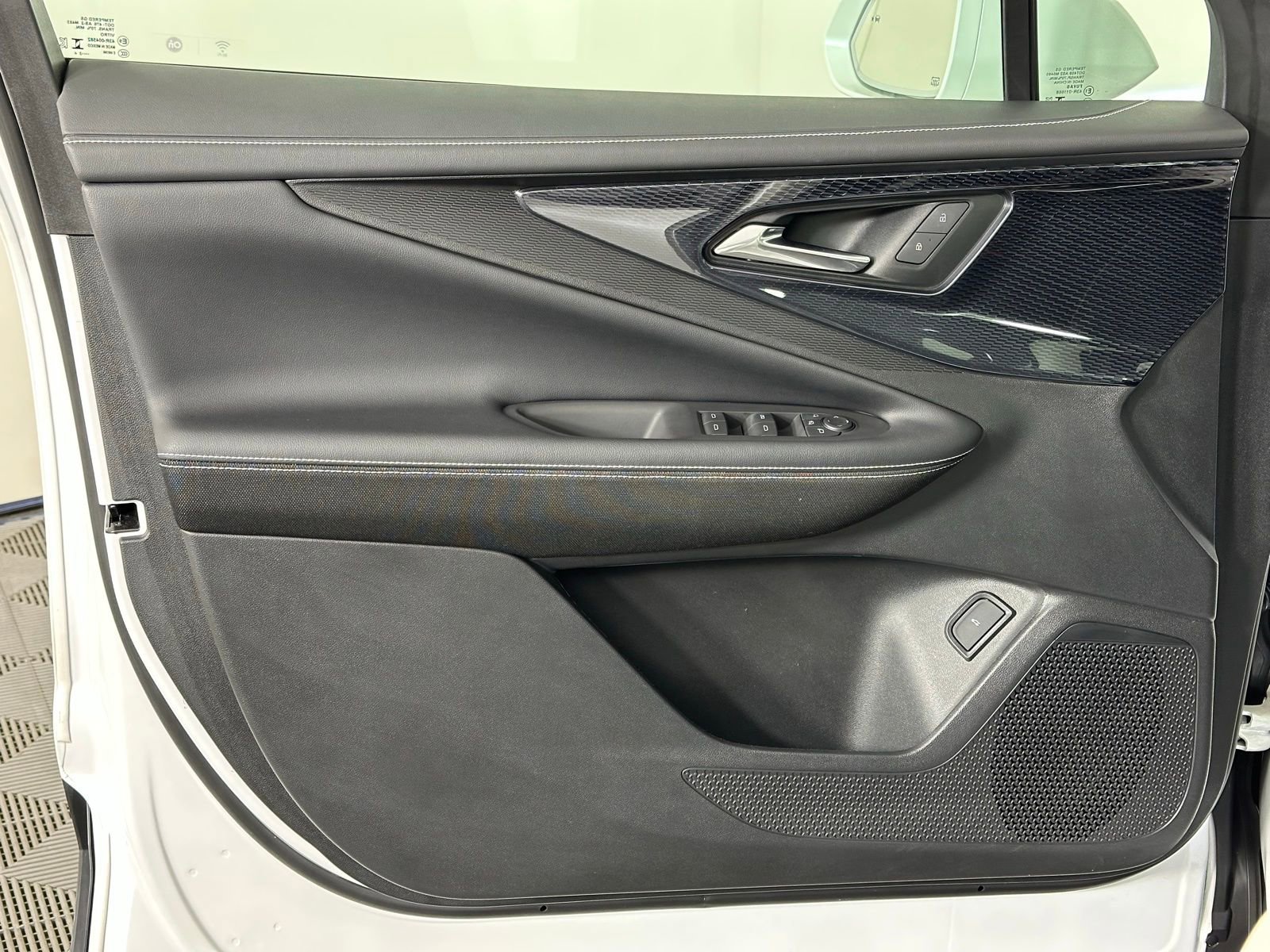 Used 2024 Chevrolet Blazer EV LT image 38