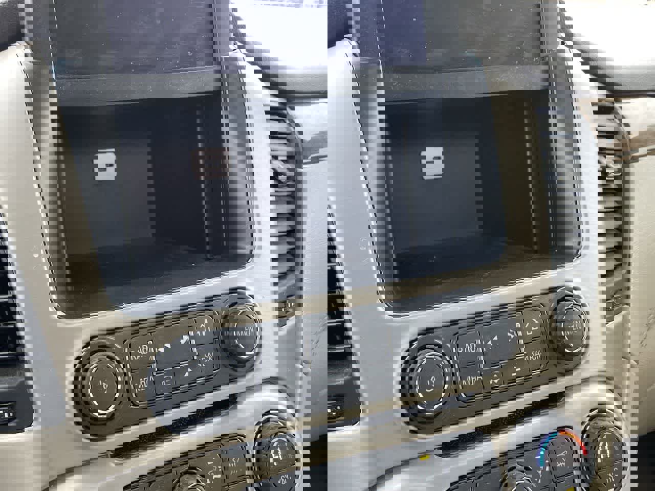 Used 2016 GMC Yukon Denali w/ Open Road Package image 35