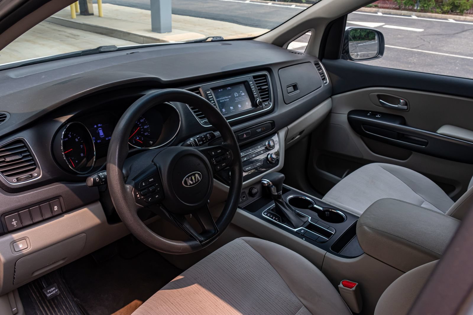 Used 2019 Kia Sedona L FWD image 19