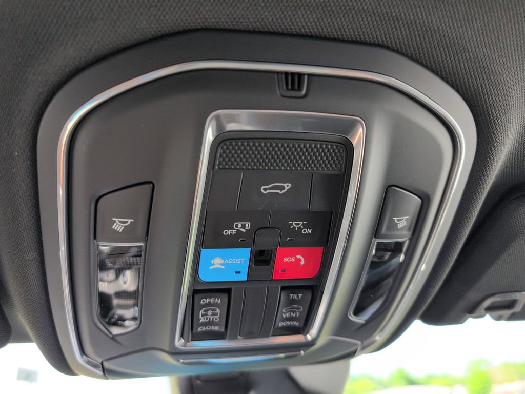 New 2025 Jeep Grand Cherokee Altitude image 29