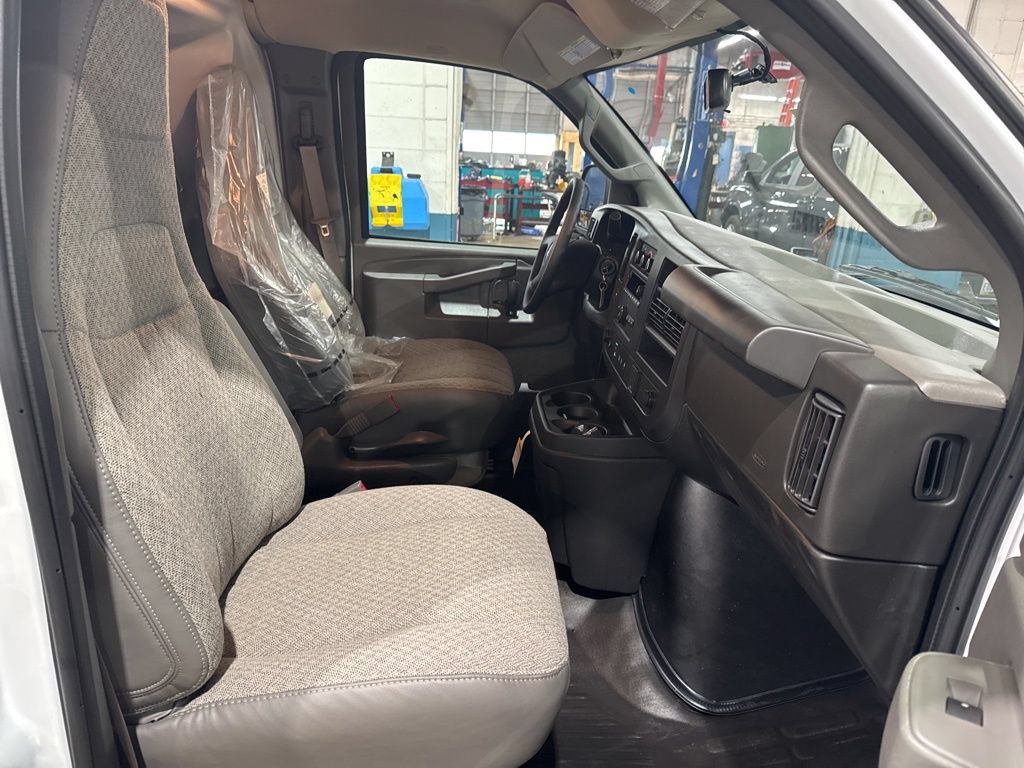 New 2024 GMC Savana 2500 w/ Driver Convenience Package RWD image 26