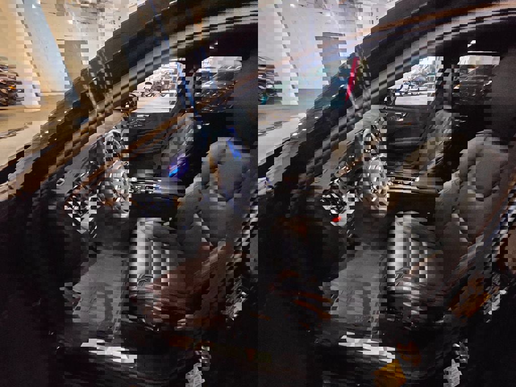 Certified 2025 Volvo XC60 B5 Ultra image 19