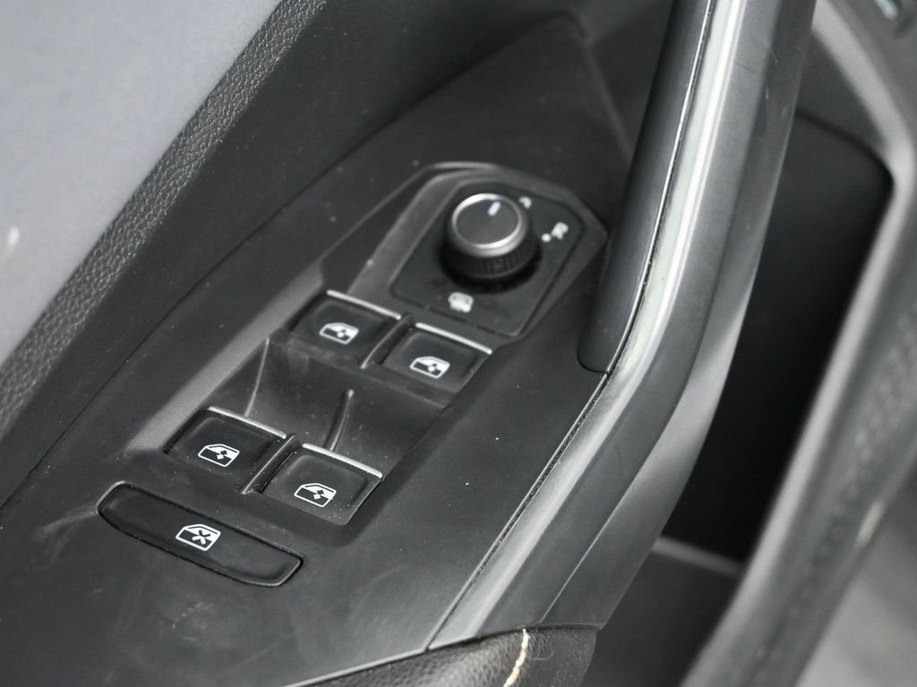 Used 2025 Volkswagen Jetta SE image 19