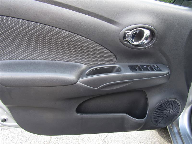Used 2013 Nissan Versa SV w/ Convenience Pkg image 9