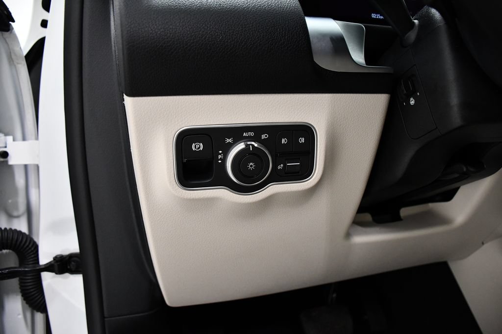 Certified 2026 Mercedes-Benz GLB 250 4MATIC image 11