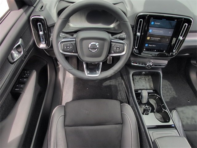 Used 2022 Volvo XC40 P8 Recharge Plus image 8