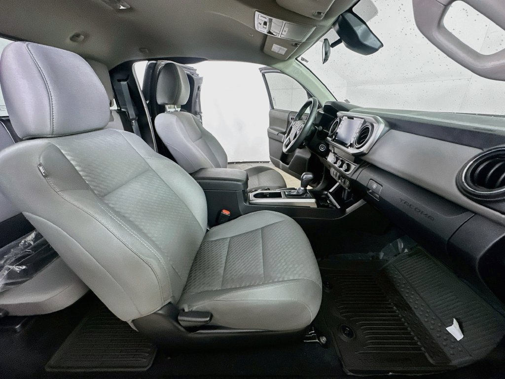 Used 2022 Toyota Tacoma SR5 RWD image 14