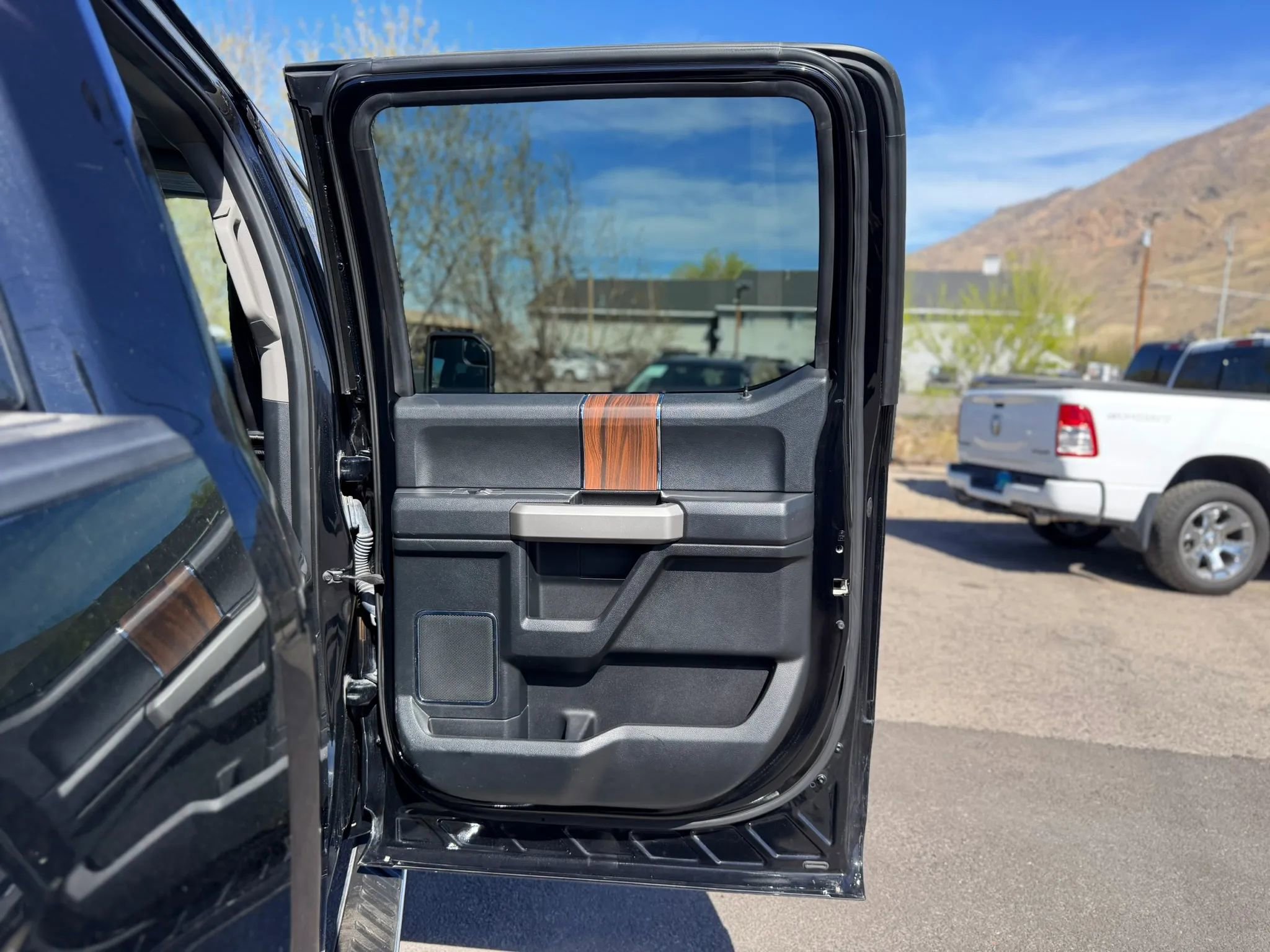 Used 2016 Ford F150 Lariat image 13